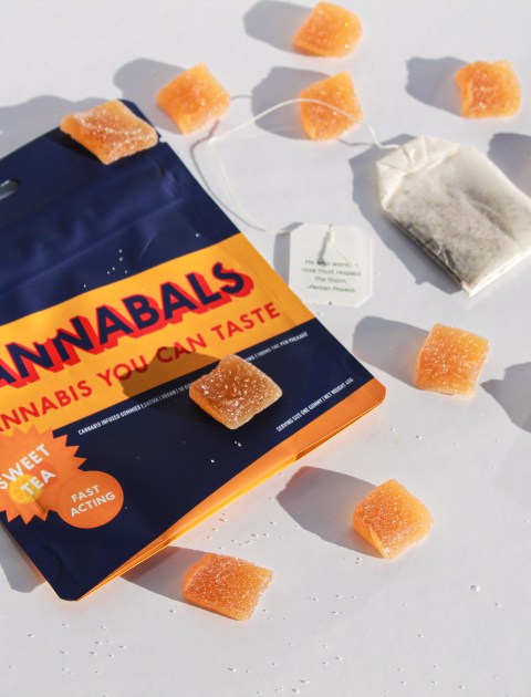 cannabals-sweet-tea-fast-acting-gummies-pack-orange-squares-10pc